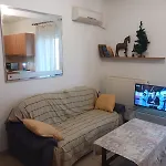 Ellen 736 Studio